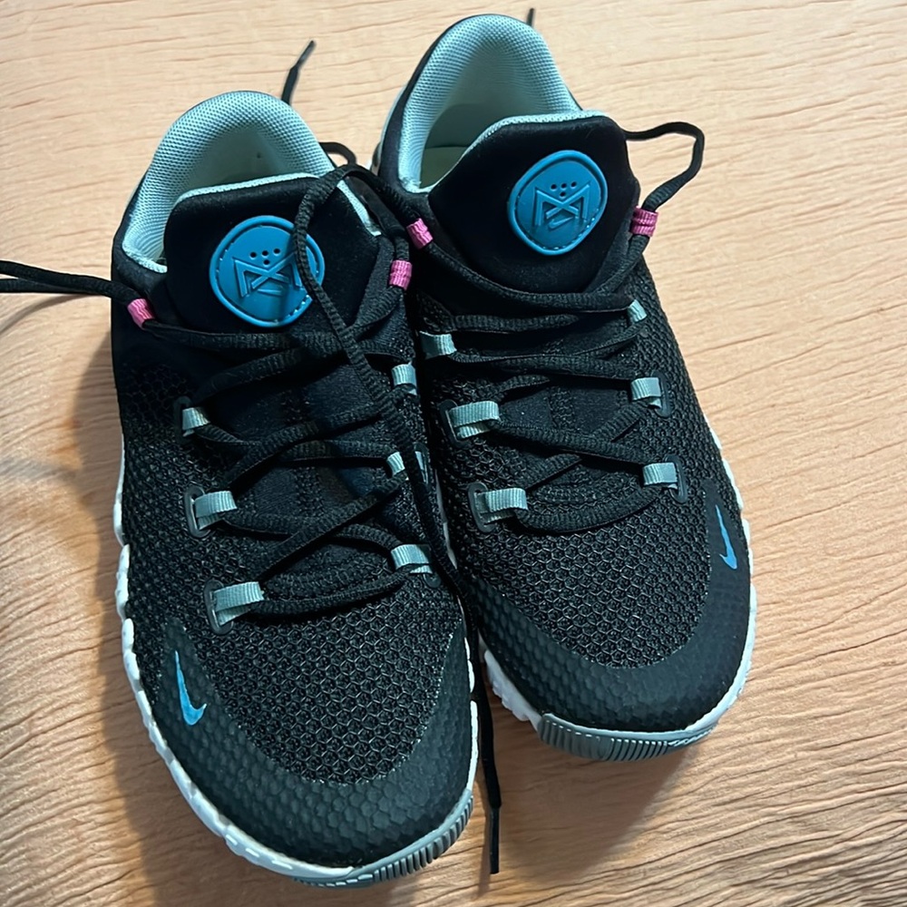 Used Nike metcon 4 Size 8.5 women